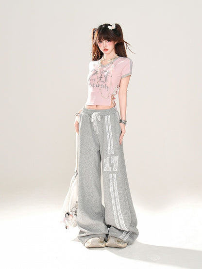 Side Glamorous Cropped T-shirt with Lace-up Print at Pink V-Neck Number Detail