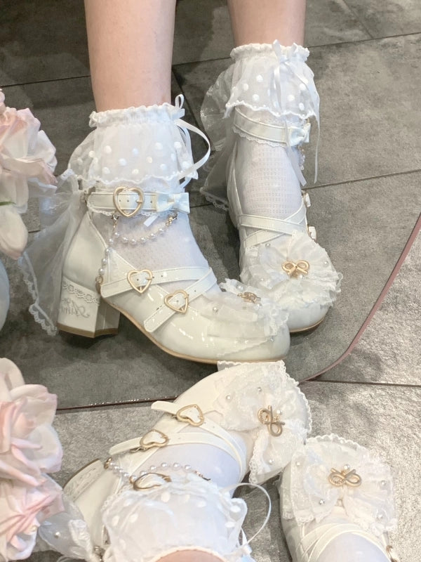 Süßes Design, oben verzierte Lolita-Spitzenschuhe mit kreuz und quer verlaufendem Besatz in Weiß mit Perlenschleife