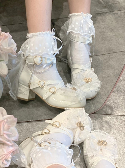 Süßes Design, oben verzierte Lolita-Spitzenschuhe mit kreuz und quer verlaufendem Besatz in Weiß mit Perlenschleife