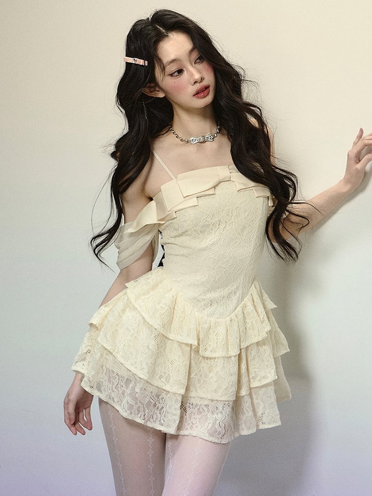 Mini-robe en dentelle à volants et nœud abricot