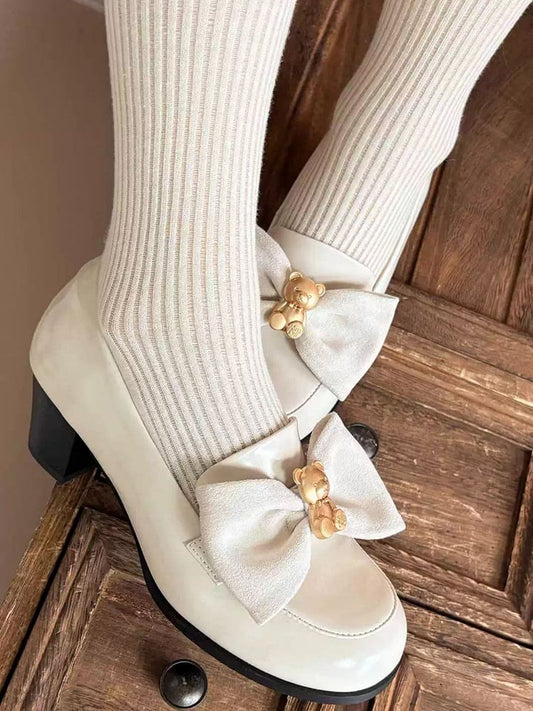 Top Loafers Bow at Beige Decorated Bear