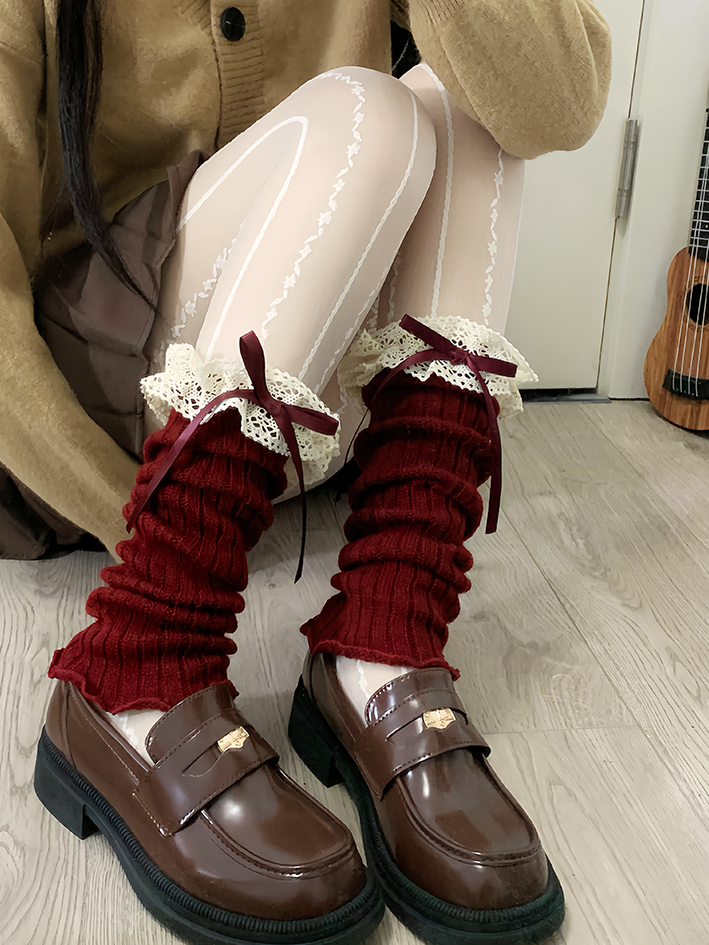 Jambières blanc cassé avec bordure en dentelle et nœud papillon