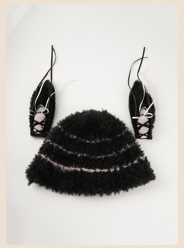 Bonnet en peluche noir et rose avec oreilles de lapin détachables