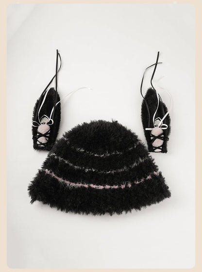 Bonnet en peluche noir et rose avec oreilles de lapin détachables