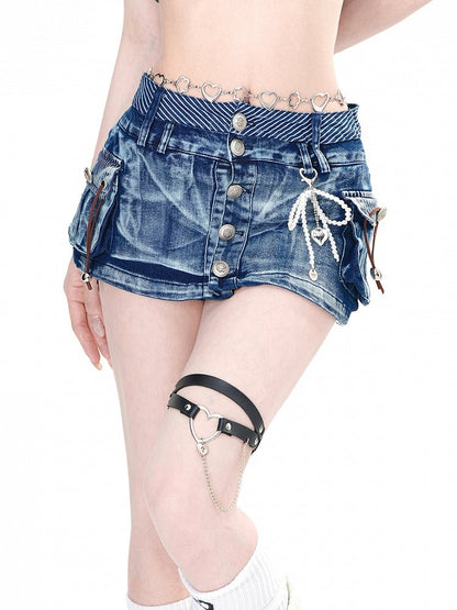 ブルーデニムポケット、シルバートーンボタン、グラマラスなスリムフィットミニスカート