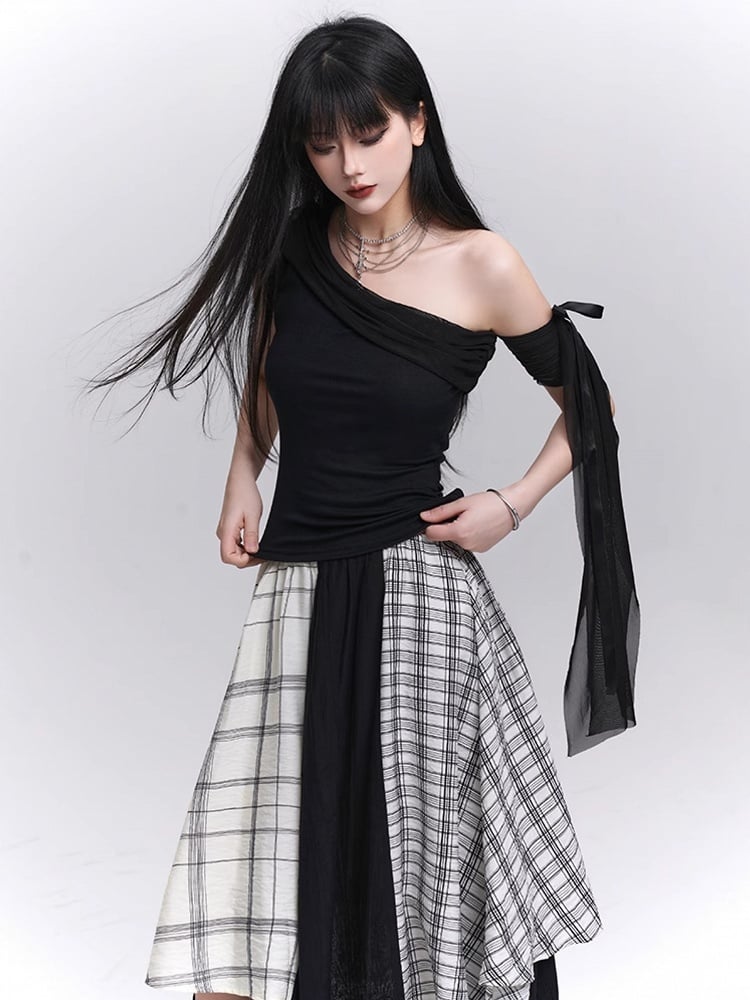 Schwarzes T-Shirt mit asymmetrischem Ausschnitt und schmaler Passform