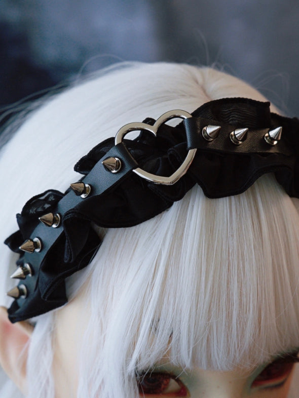 KC Studs Schwarz Verziert Gothic Herz Rüschen Trim Design Mit