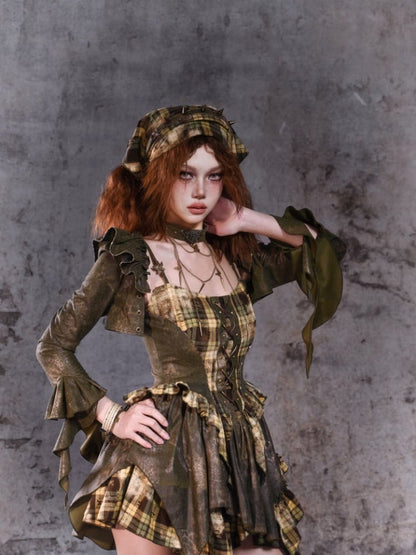 Robe camisole à carreaux verts avec ourlet mouchoir et détails lacés sur le devant