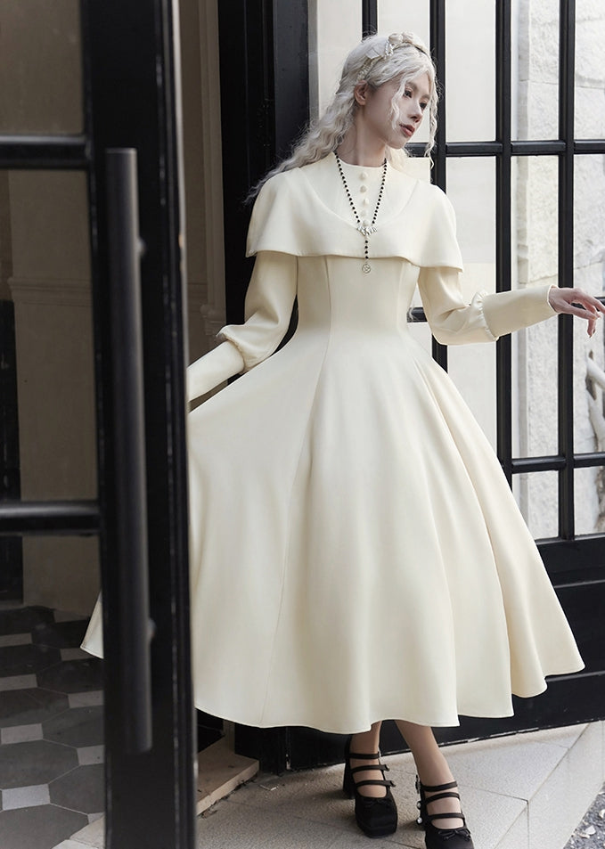 Robe Lolita élégante à manches longues et cape beige