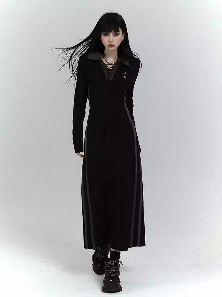 Robe noire gothique avec détails à lacets sur le devant