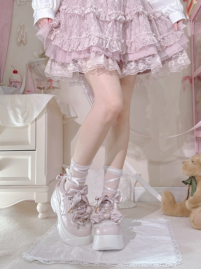 Schnürschuhe im Jirai Design Kei – Plateauschuhe mit Schleife und Herzdetails und Strassperlen im Pink-Stil