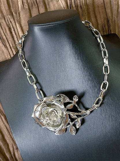 Collier ras du cou rose en métal argenté Y2K