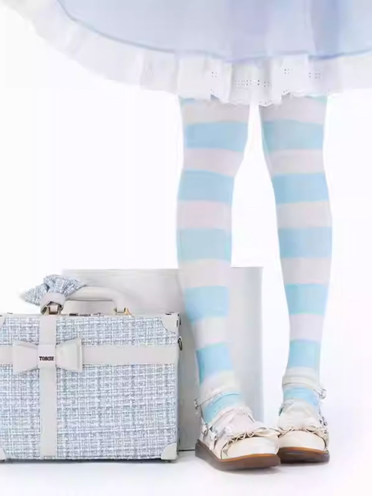 Bas au-dessus du genou à rayures bleues et blanches et motif pattes de chat