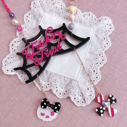 Kreuznetz mit Halskette Reaper und rosa Spinne Polka-dot schwarz