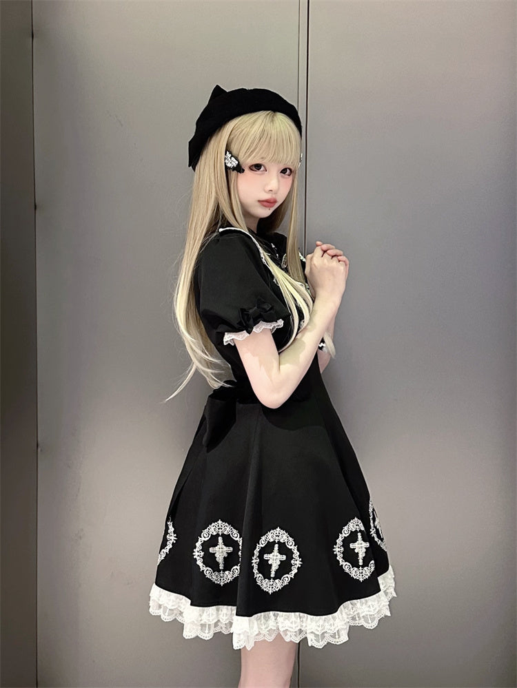 Robe croisée noire Jirai Kei à volants et bordure en dentelle avec traîne à gros nœud
