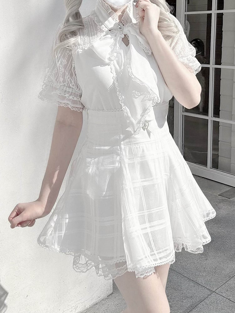 Chiffon und Details, weißer Ausschnitt, Spitzenbluse im Perlen-Jirai-Stil mit Schleife, Kei zum Selbstbinden
