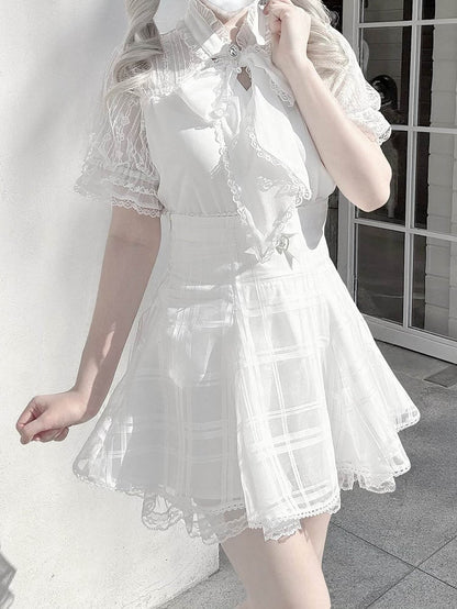 Chiffon und Details, weißer Ausschnitt, Spitzenbluse im Perlen-Jirai-Stil mit Schleife, Kei zum Selbstbinden