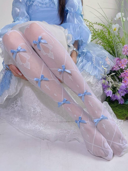 Bas semi-transparents au-dessus du genou avec nœud blanc et bleu