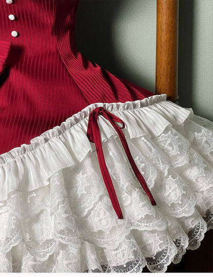 Robe Lolita sans manches en tissu rayé rouge, coupe ajustée, col à volants superposés