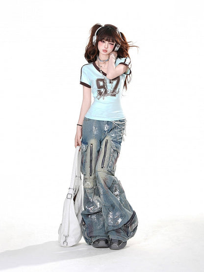 Glamorous T-Shirt mit V-Ausschnitt, hellblau/marineblau und Kontrastbesatz