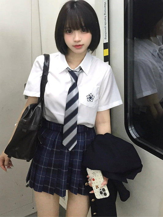Preppy Sakura Shirt Stickerei Stil Weiß/Grau/Blau