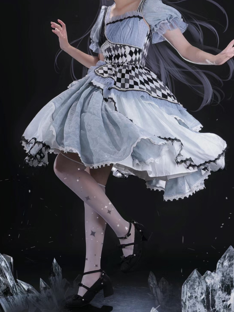 Asymmetrisches Karokleid „Alice im Wunderland“