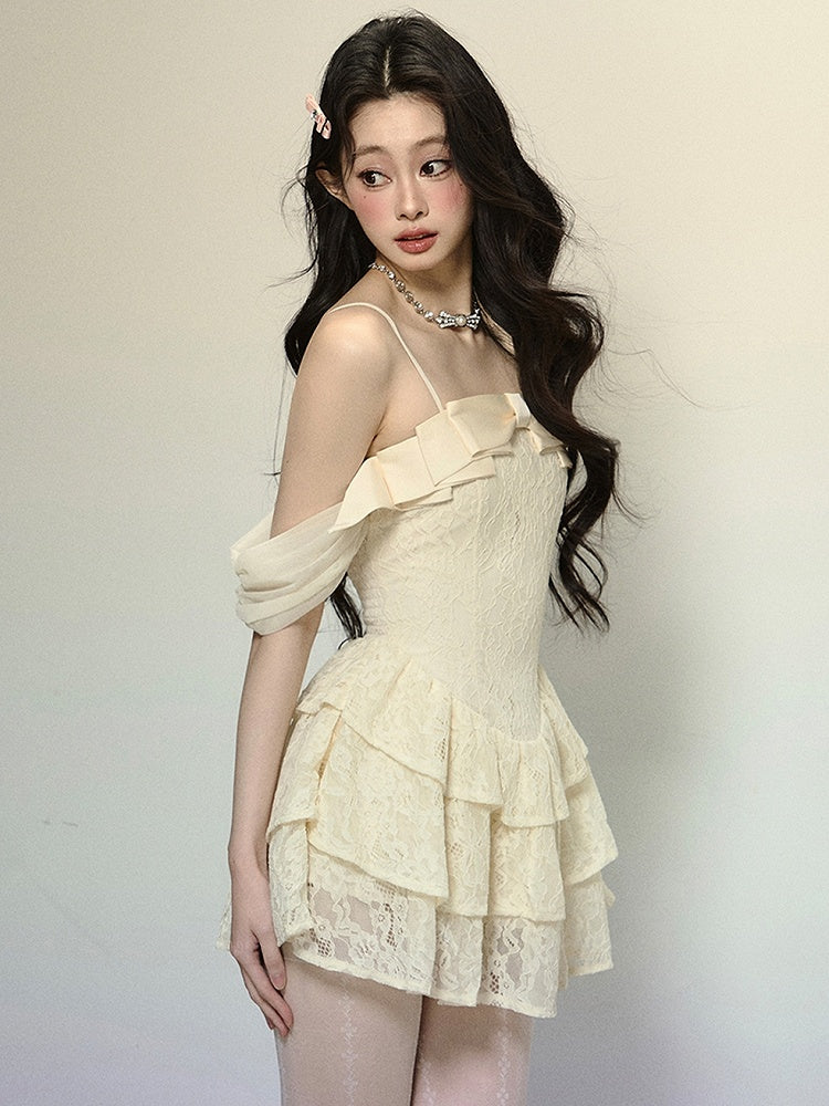 Mini-robe en dentelle à volants et nœud abricot