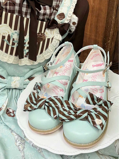 Gestreifte Schnallen am Herz-Schuh-Design Schleife Lolita Top Crisscross Grünbraun Muster