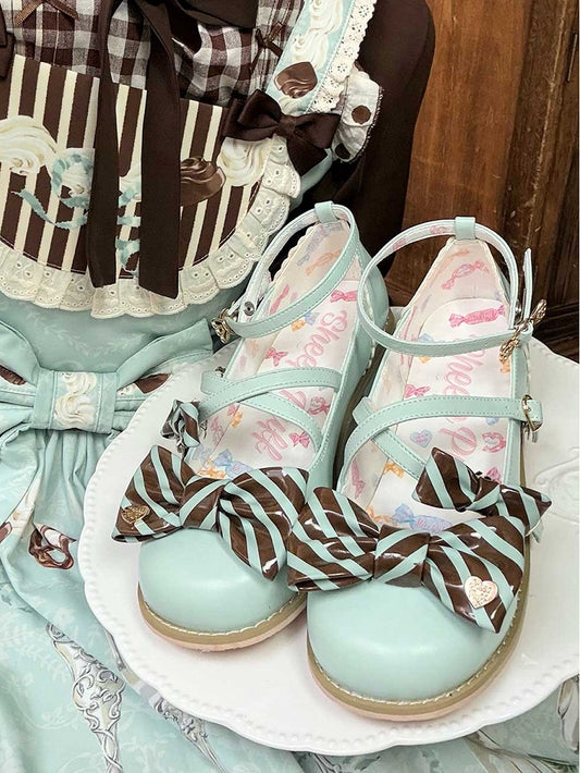 Gestreifte Schnallen am Herz-Schuh-Design Schleife Lolita Top Crisscross Grünbraun Muster