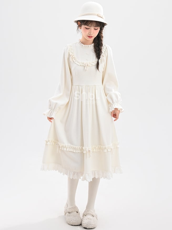 Robe à manches longues et col à volants avec nœud blanc