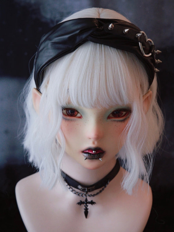 Herz Gothic Criss-Cross KC verziertes schwarzes Nietendesign