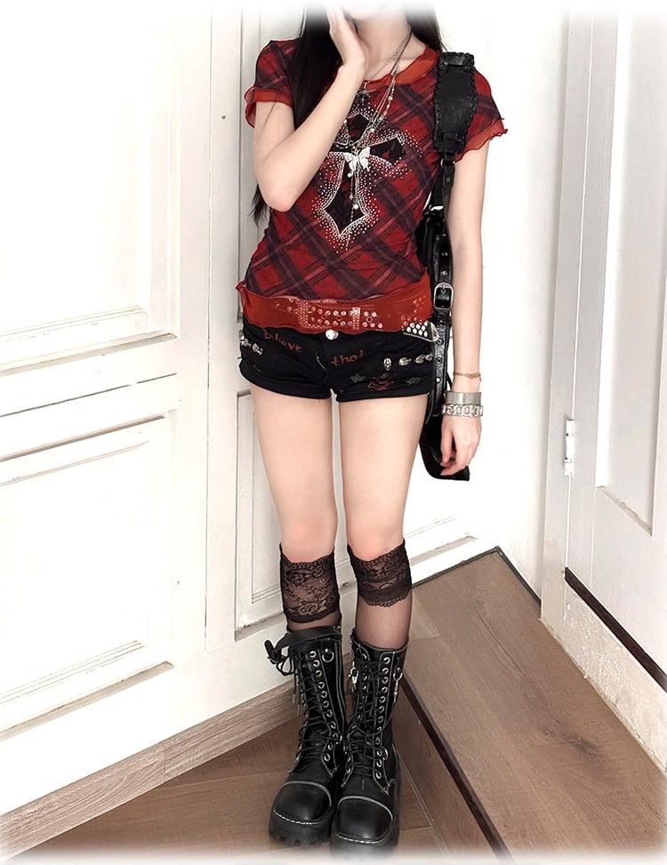 Verziertes glamouröses Mesh-T-Shirt mit Kreuz-Y2K-Punk-Strass-Rot-Karomuster