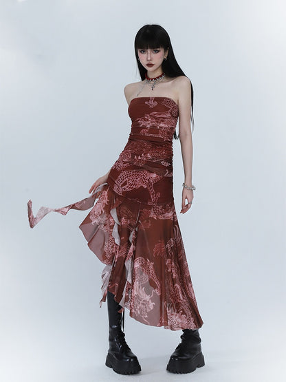 Robe ajustée à ourlet asymétrique et imprimé dragon rouge