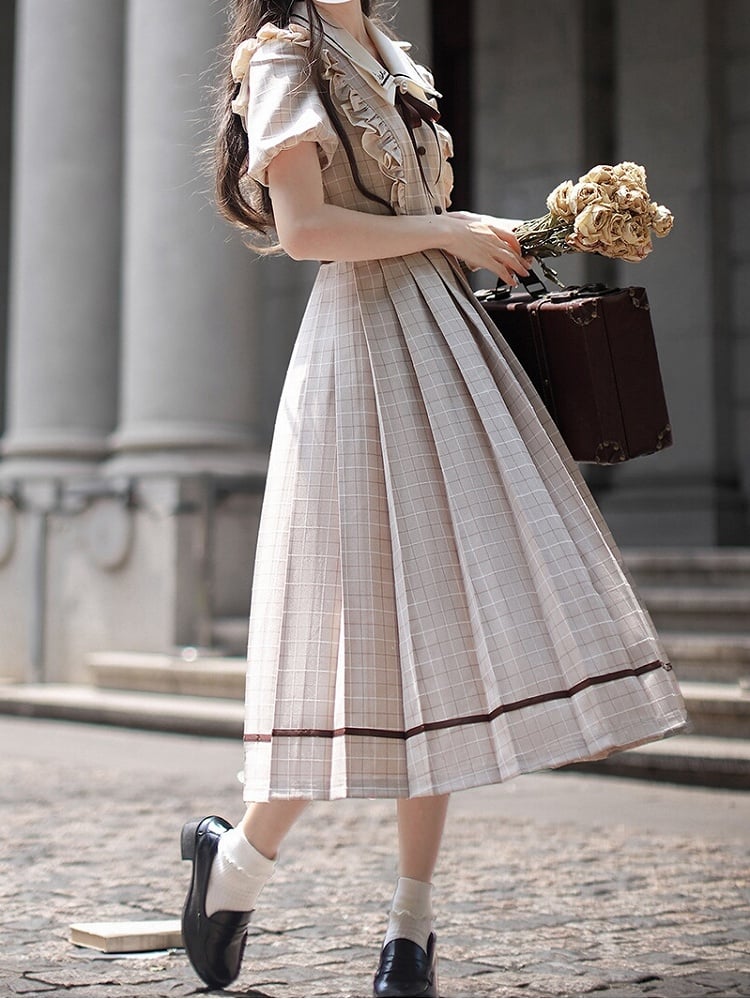 Elegantes, kariertes Kleid mit Puffärmeln und plissiertem Rock in Kaffeebraun