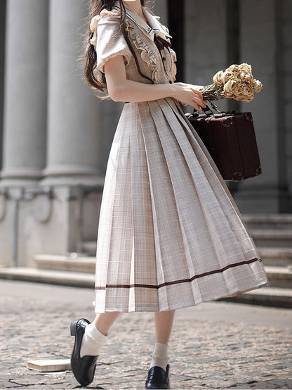 Elegantes, kariertes Kleid mit Puffärmeln und plissiertem Rock in Kaffeebraun