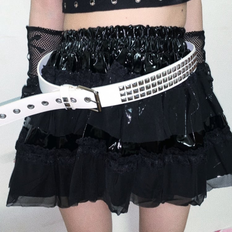 Ceinture gothique à détails cloutés noirs et blancs