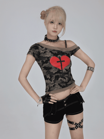 Asymmetrischer T-Shirt-Ausschnitt Herz- und Kreuzdruck Army Green Camo Y2K
