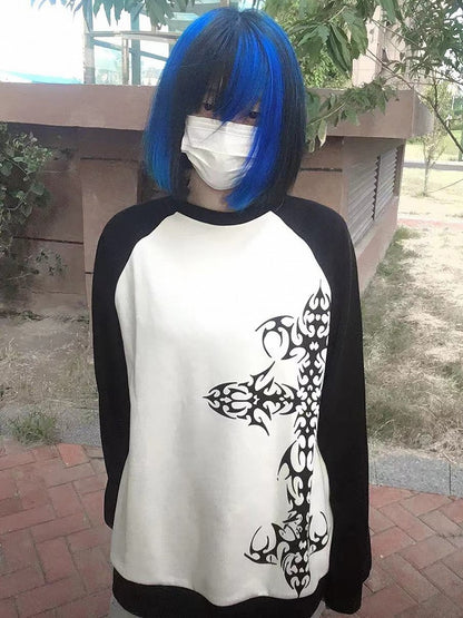 Black and White Colorblock Tattoo Cross Graphic Sweatshirt