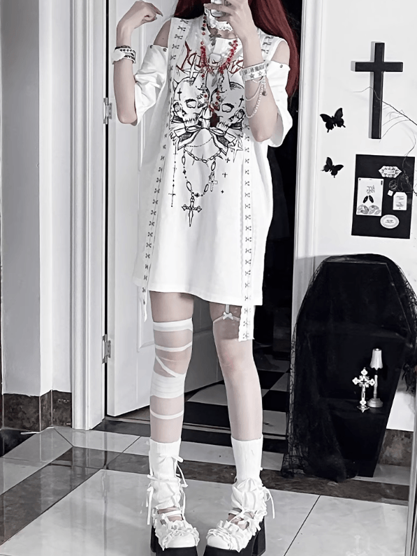 T-shirt White Cutout Shoulder Design Punk Emo