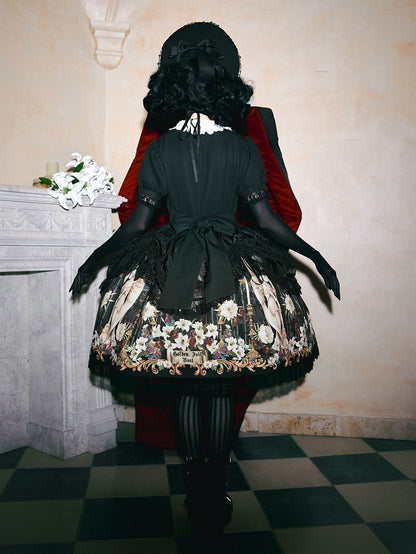 Robe noire à manches courtes style gothique lolita à imprimé poupée Lily et Puppet
