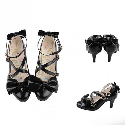 Schwarze High Heels mit Stern-Riemen und Schnallenschleife
