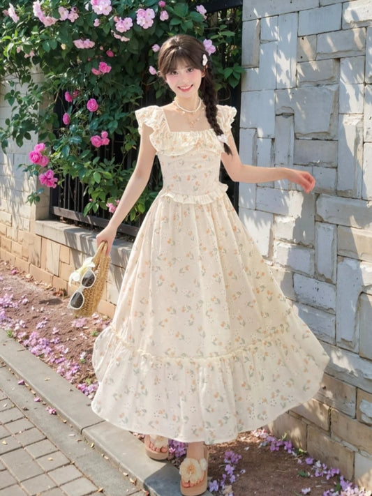 Ärmelloses Kleid mit quadratischem Ausschnitt und Cottagecore-Blumenmuster in Aprikose mit Rüschen