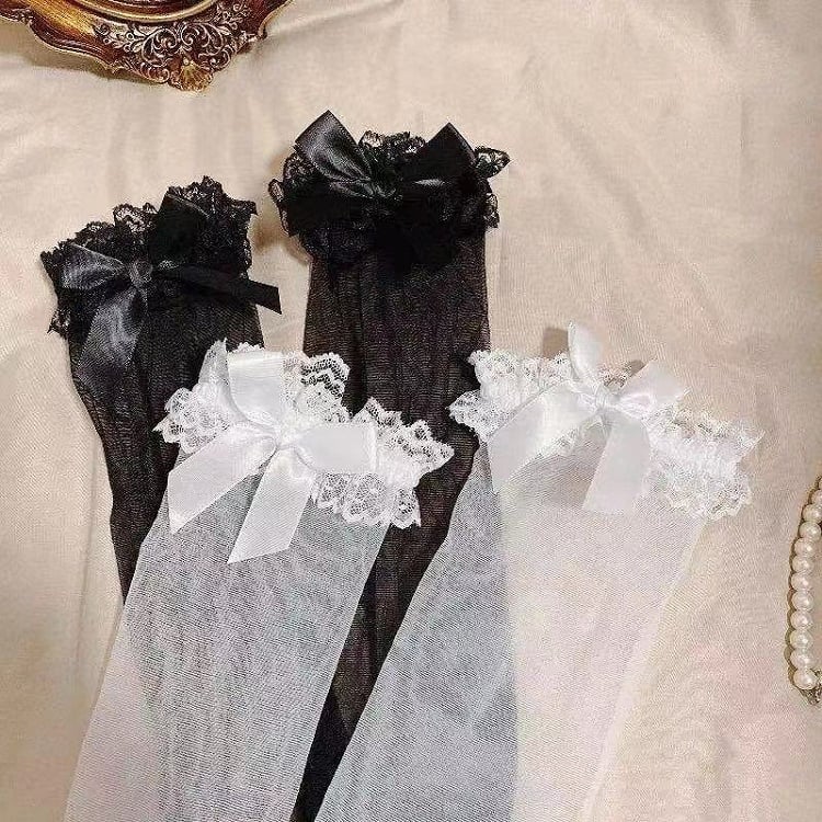 Bas blancs/noirs semi-transparents en dentelle à volants avec nœud sur le genou