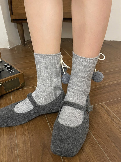 Chaussettes mollet blanches à pompons