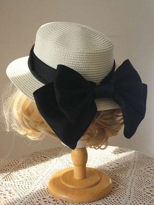 Chapeau de paille décoré d'un gros nœud