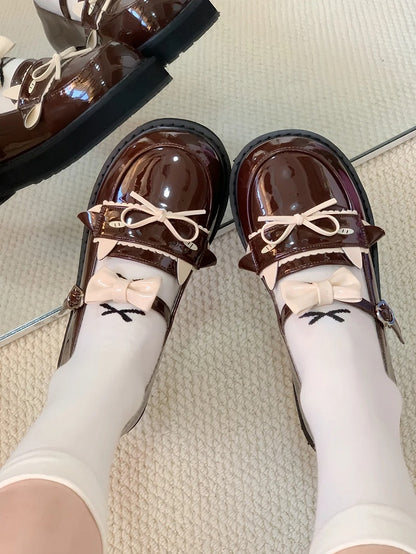 Niedriger Absatz mit braunem PU-Lammherz, benommener Schnalle und Schleifendetails, Schuhe JK Cute