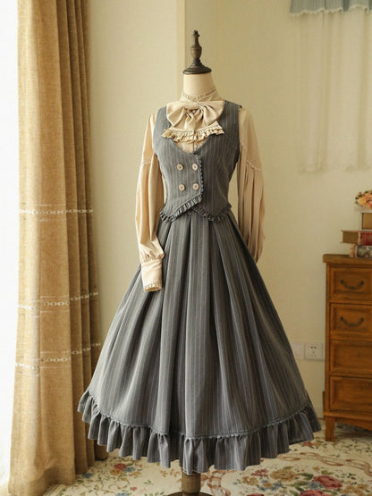 Jupe classique grise à taille haute et motif rayé, style historique