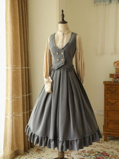 Jupe classique grise à taille haute et motif rayé, style historique