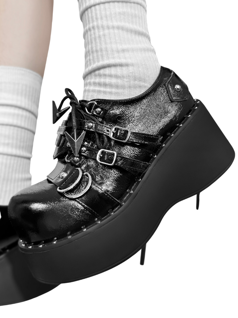 Chaussures noires à plateforme style punk