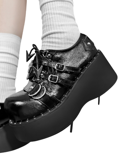 Chaussures noires à plateforme style punk
